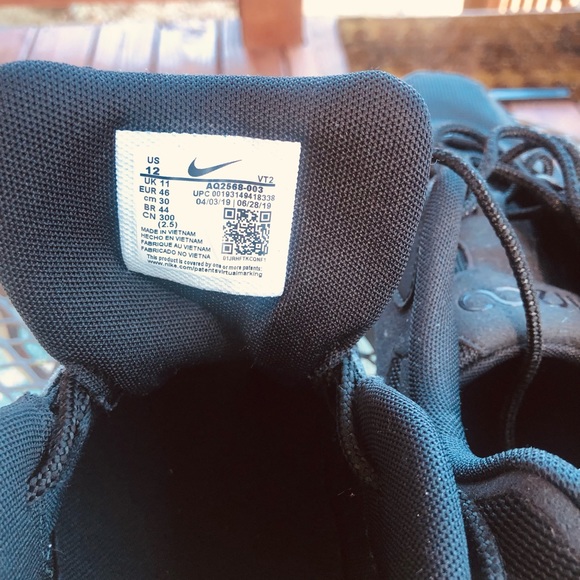 Gently worn Nike Air Max 200 Size 12 black on black mesh and suede - Picture 4 of 5